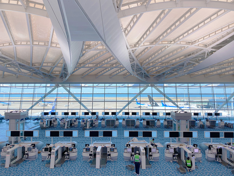 羽田空港第2ターミナルの国際線出発ロビー（3階）