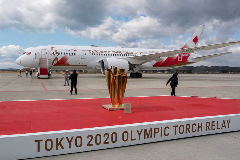 到着式のステージ奥に注記するTOKYO 2020号