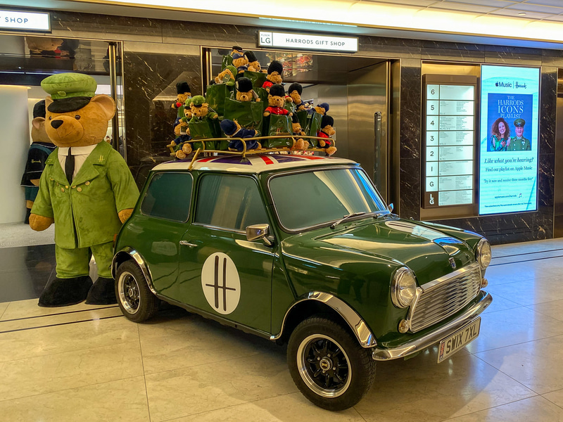 日本でもお土産でおなじみのHarrodsベアちゃん