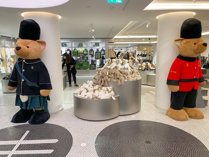 さまざまな商品にHarrodsベアちゃん