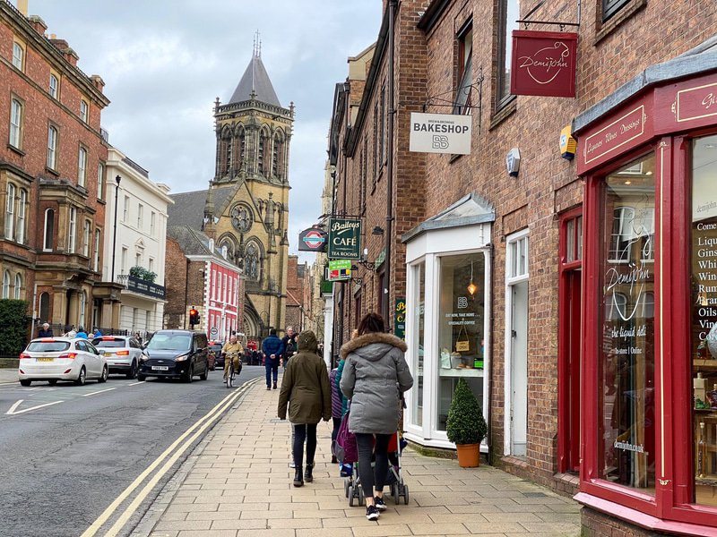 ヨークの城壁とかわいい街並み