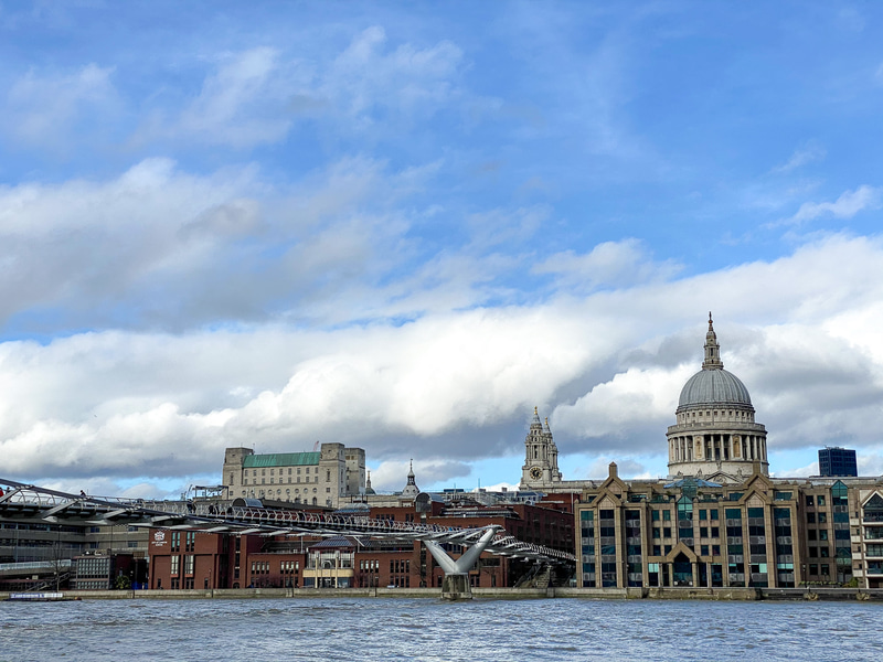ロンドンにしては珍しい青空