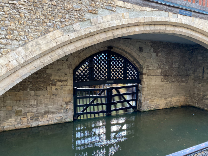 トレイターズゲート