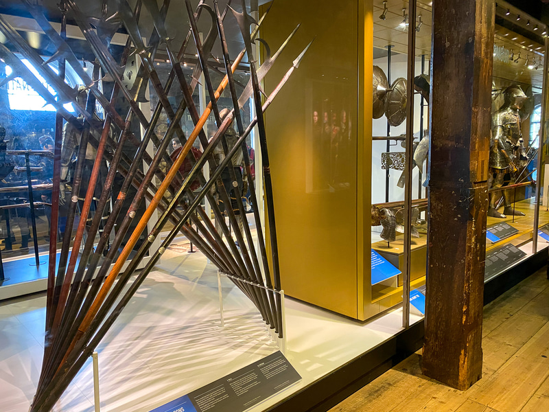 中世の戦を思わせる展示