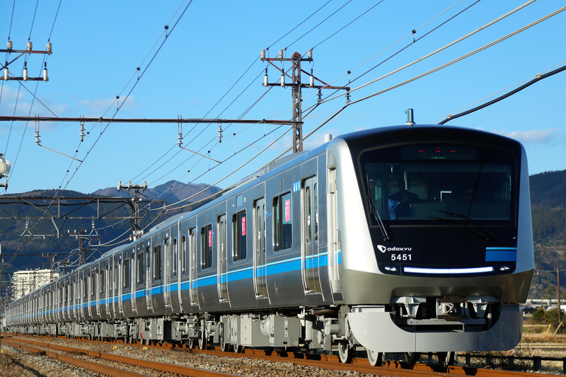 小田急は新型通勤車両「5000形」の営業運転を3月26日から開始する
