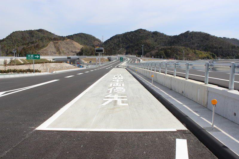 ダブル連結トラックの優先駐車マス