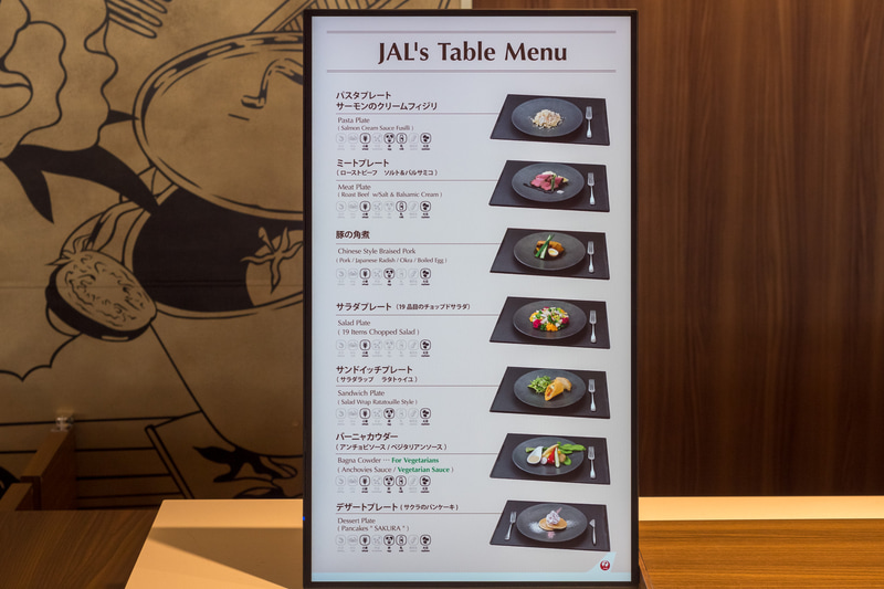 カウンターで提供する料理