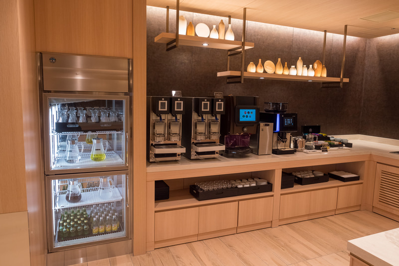 鮨 鶴亭のドリンクコーナーなど