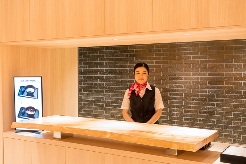 鮨 鶴亭に隣接するラーメンブース。鮨で一杯飲んだあとにラーメンを……という動線を意識しているという