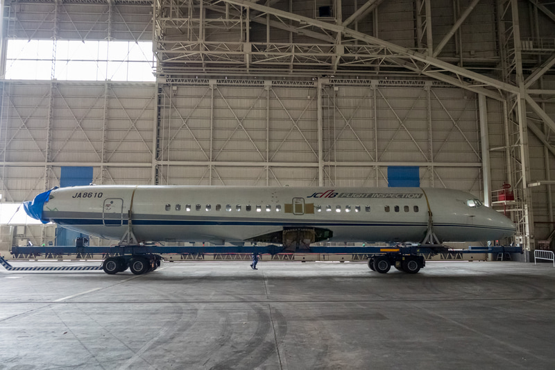 胴体。胴体の長さは28mとのことで、トレーラーの長さを含めると40m近いの長さとなる