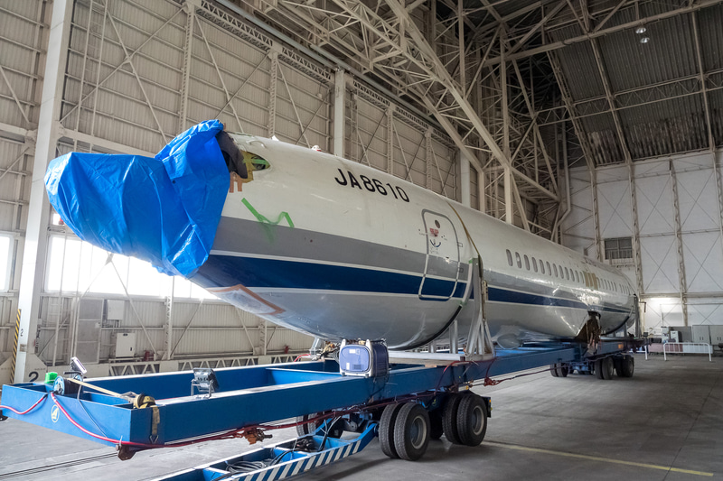 胴体。胴体の長さは28mとのことで、トレーラーの長さを含めると40m近いの長さとなる