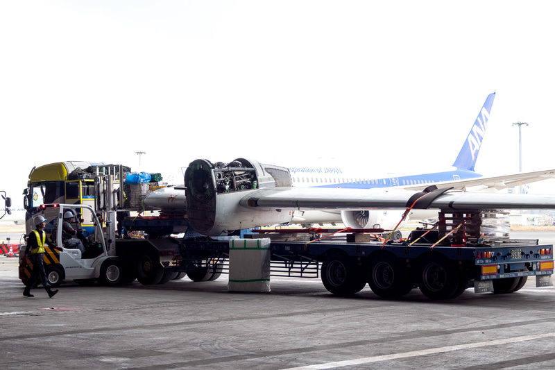 左主翼。プロペラは先にザ・ヒロサワ・シティへ運ばれている