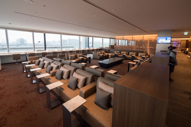 ANA SUITE LOUNGEのラウンジエリア（4階）