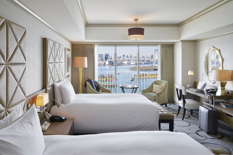 ヒルトン東京お台場は東京湾パノラマビューの部屋でテレワークできるワーケーションプランを提供する