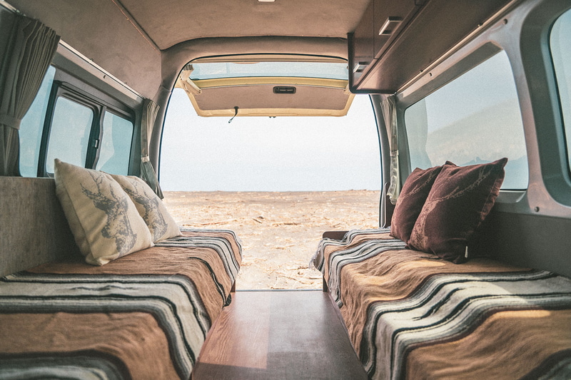 乗車定員は6名、就寝定員は4名（大人2名・子供2名）