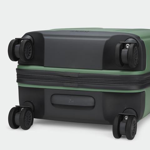 ゼロハリバートン、軽量ポリカーボネート製スーツケース「Edge