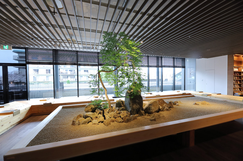 プラントハンター西畠清順氏による「植栽」。内容は定期的に変更されるという