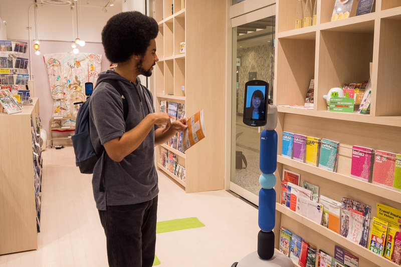 2月26日～28日に、訪日外国人向け総合観光案内所「JNTO TIC（ツーリスト・インフォメーション・センター」で、遠隔地から観光案内サービスを提供する「遠隔操作営業の実証実験」を実施した