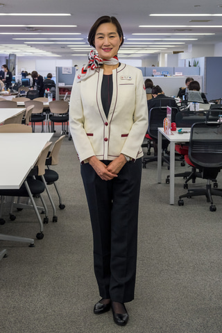 日本航空のユニホーム History of Uniforms | About Us | JAPAN AIRLINES Corporate