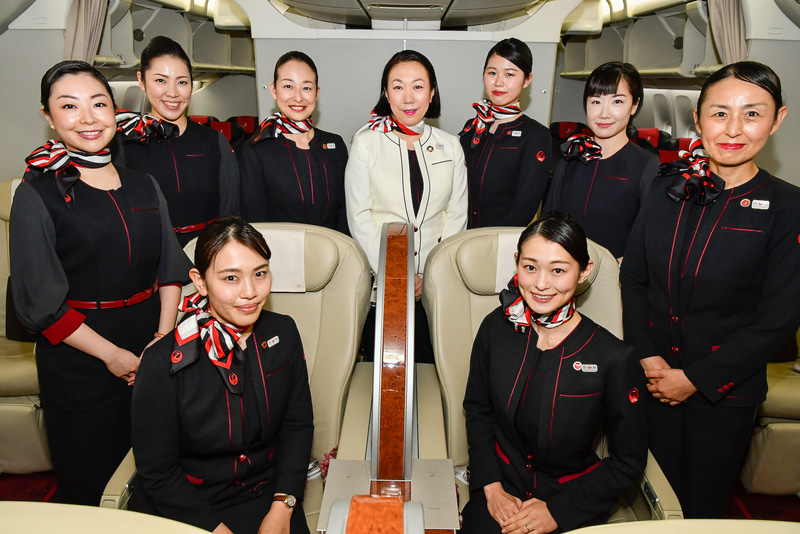 動きやすさが特長の新しいワンピースやパンツスタイル