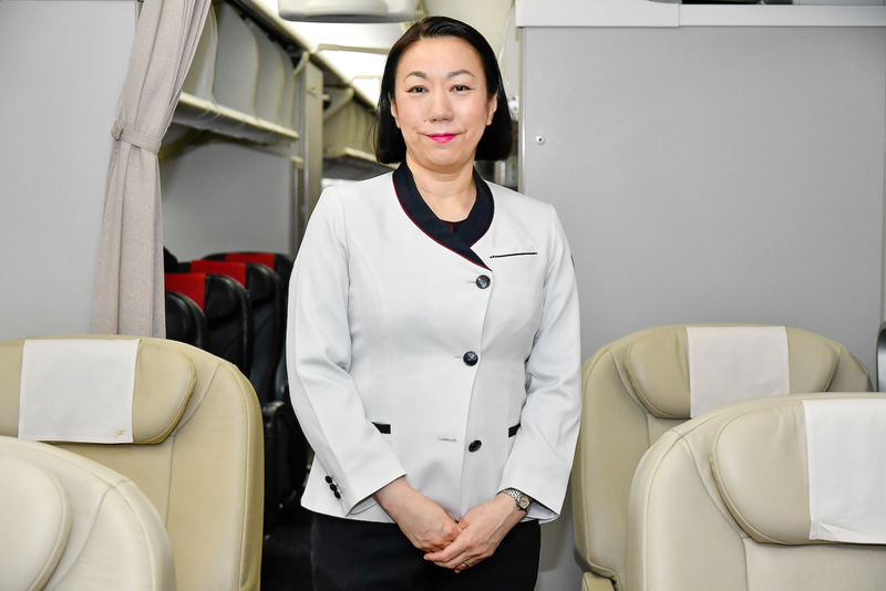 食事を提供する際は、専用のジャケットに着替える