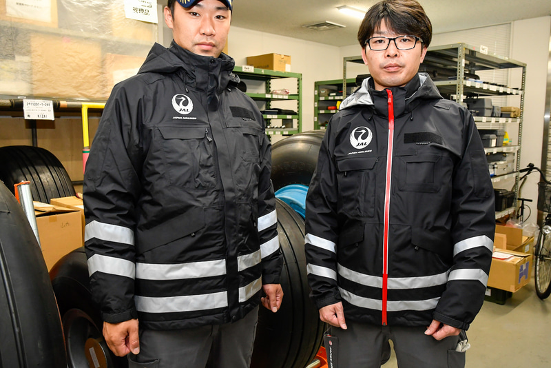 左が防寒着、右がレインコート