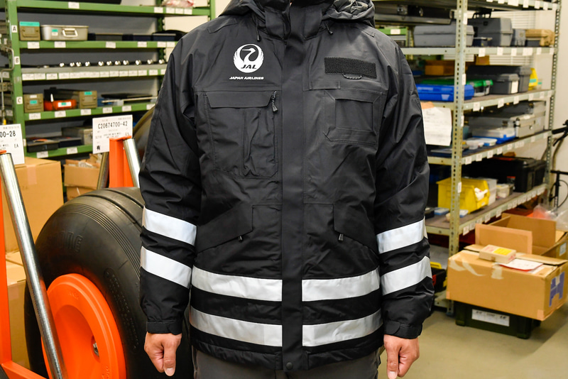 防寒着もモンベル製でデザインはレインコートとほぼ同じ