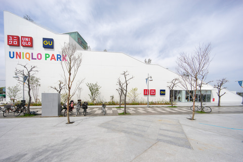 Uniqlo Park 横浜ベイサイド店 内覧会 ユニクロとジーユーが集まった海沿いの公園型店舗 4月13日10時オープン予定 トラベル Watch
