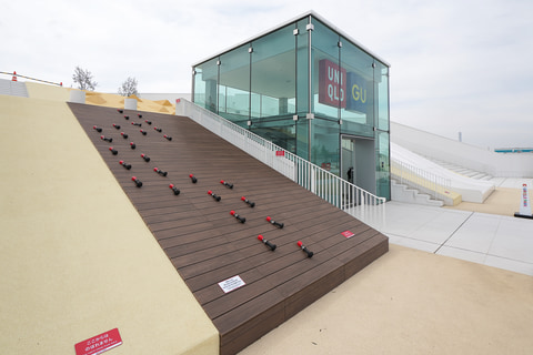 Uniqlo Park 横浜ベイサイド店 内覧会 ユニクロとジーユーが集まった海沿いの公園型店舗 4月13日10時オープン予定 トラベル Watch