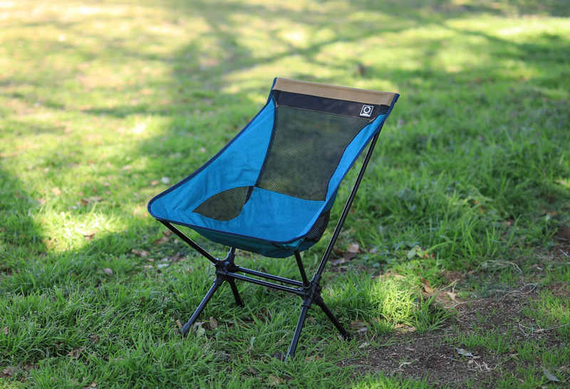 ターコイズブルーやネイビーを基調としたキャンプアイテム8種類を展開