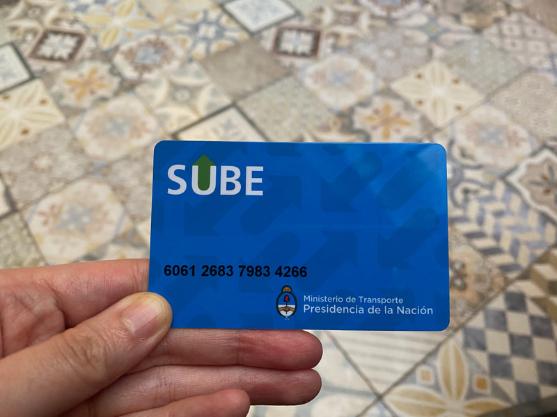 SUBEカード。駅やキヨスクでチャージして使います。