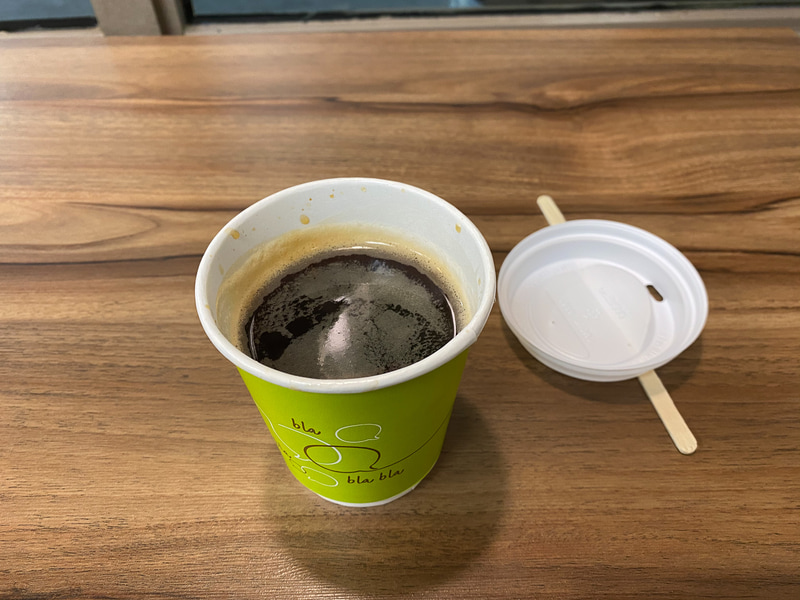 サンドイッチやお菓子など豊富な品揃え