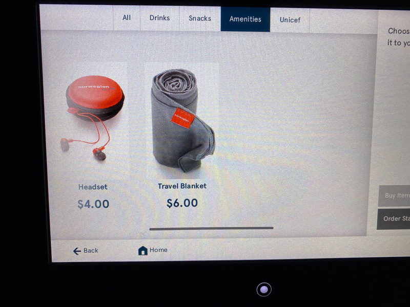 イヤホン、ブランケットは有料