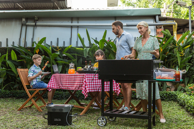 アウトドアや家庭内などさまざまなシーンで利用できる