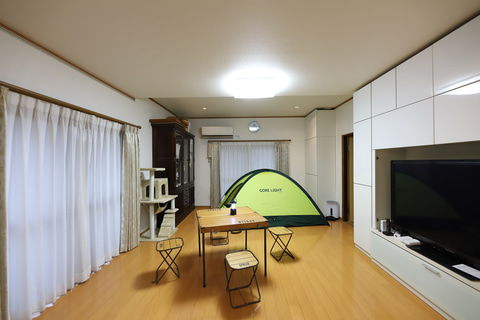 Stay Home週間 を 家キャン で楽しく乗り切る リビングにテントを張ってキャンプしてみた トラベル Watch