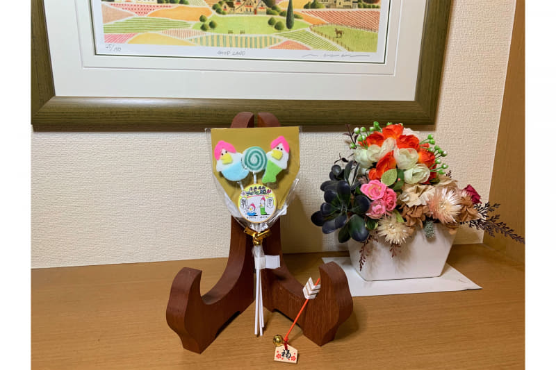 スティックに刺さったかわいいお菓子