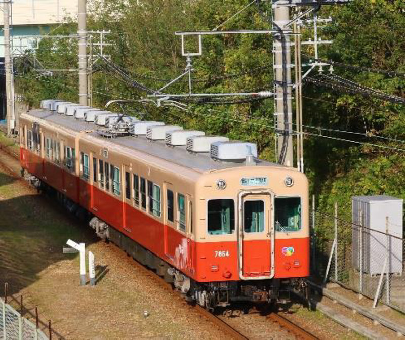 阪神電車は武庫川線を走る「最後の赤胴車」にちなんだ記念グッズを発売する