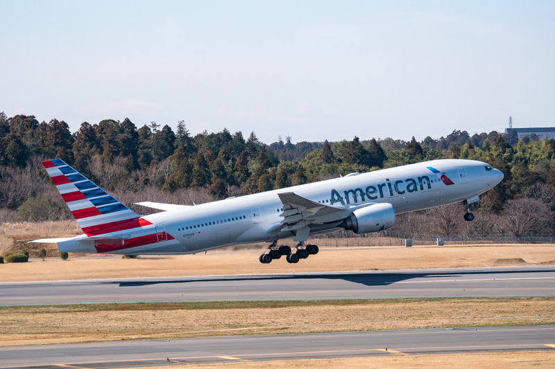 アメリカン航空は、乗客のマスク着用も義務化した