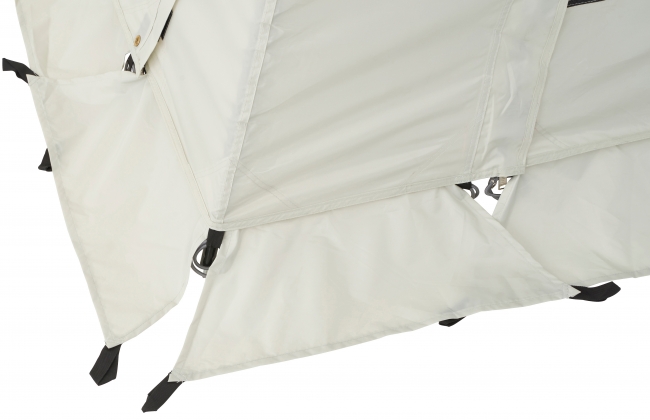 雨や泥をよけられるマッドスカートを全面に標準装備