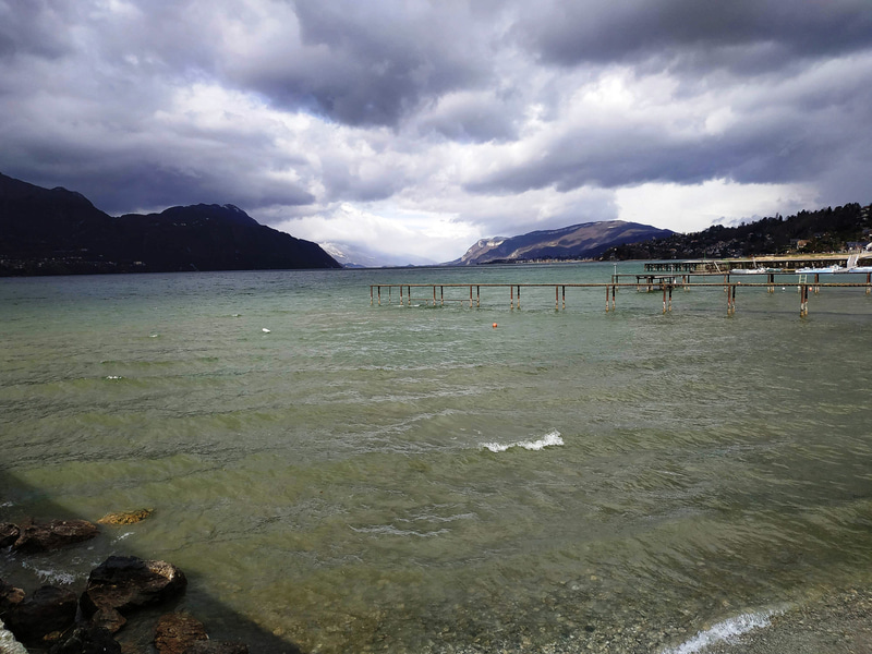 ビビエ＝デュ＝ラックを散策