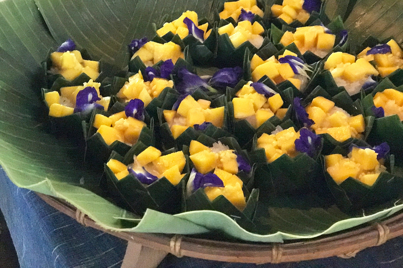 葉っぱで作った器でこんな素敵に出てきたことも