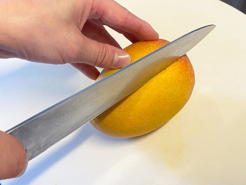 マンゴーの種は中心にあるので