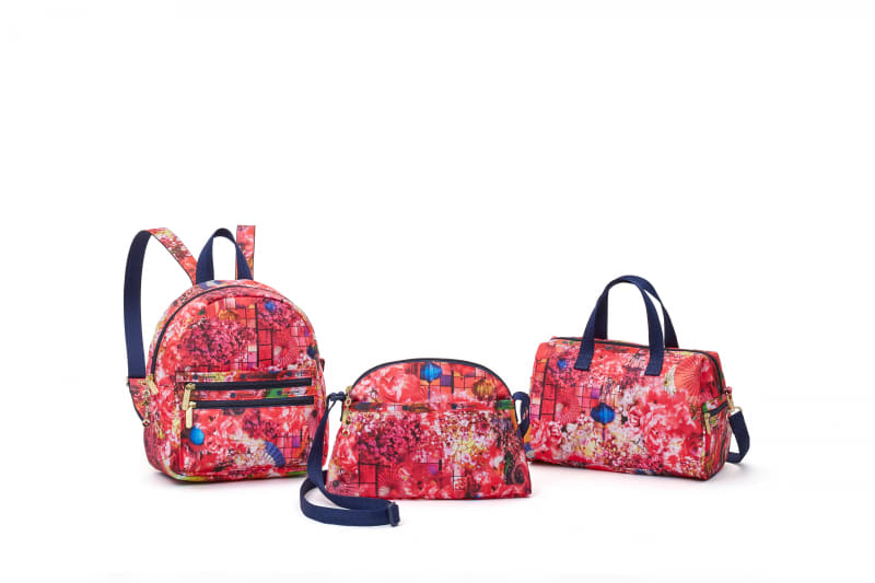 （左から）「スモール ダブルジップ バックパック」「ハーフムーン クロスボディ」「スモールメラニー」