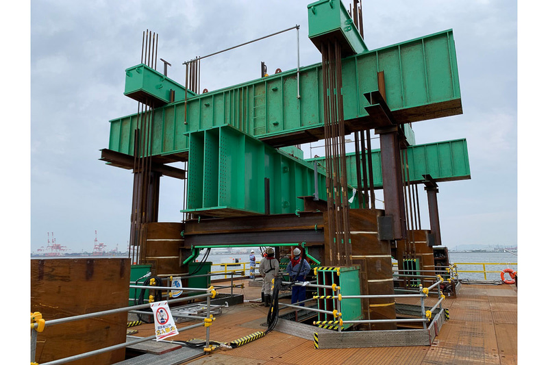 大阪湾岸道路西伸部の海上長大橋建設に向けた「縁直載荷試験」を公開