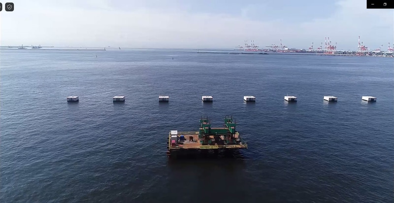 ドローンで撮影された載荷試験のための海上ステージ