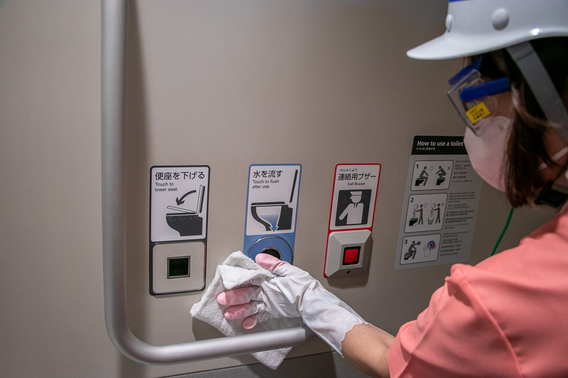 トイレは次亜塩素酸やアルコール消毒も組み合わせて清掃