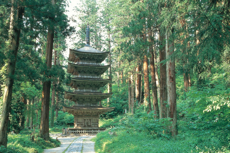 山形県 国宝 羽黒山五重塔