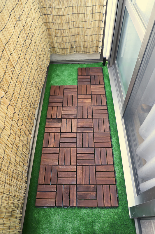 ウッドパネルは最小ロットの9枚を購入。裏面は樹脂の脚がついていて水はけも問題なさそう