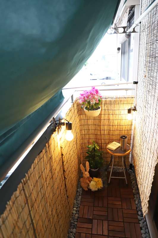 オーニングを展開すると天候に関係なくベランダライフが楽しめる