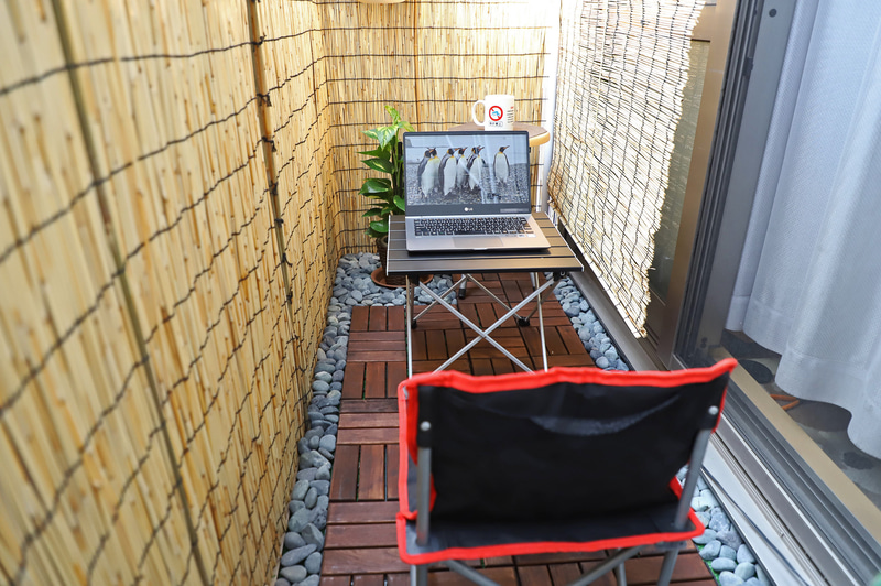 外が気持ちのいい天気の日はリモートワークもはかどりそうだ